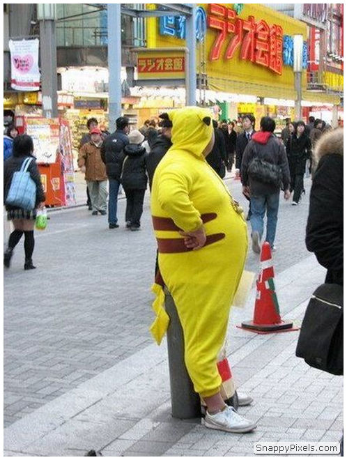 http://www.snappypixels.com/wp-content/uploads/2013/08/bad-cosplay-costume-fails-15.jpg